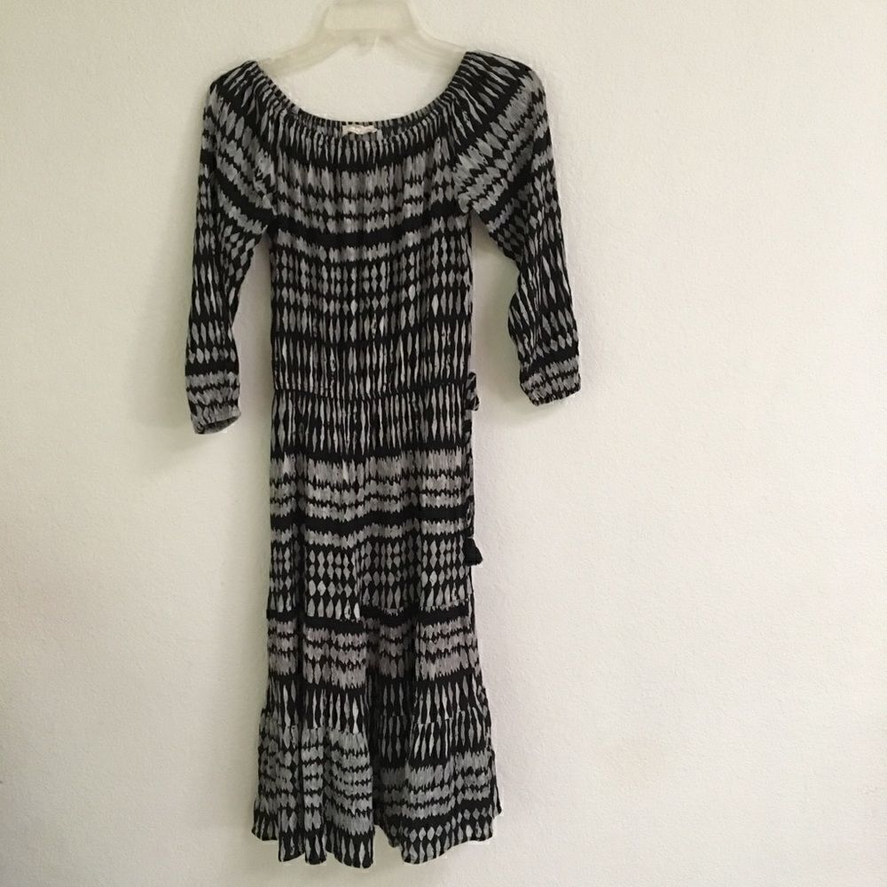 Love Stitch off the shoulder black & white dress S‎